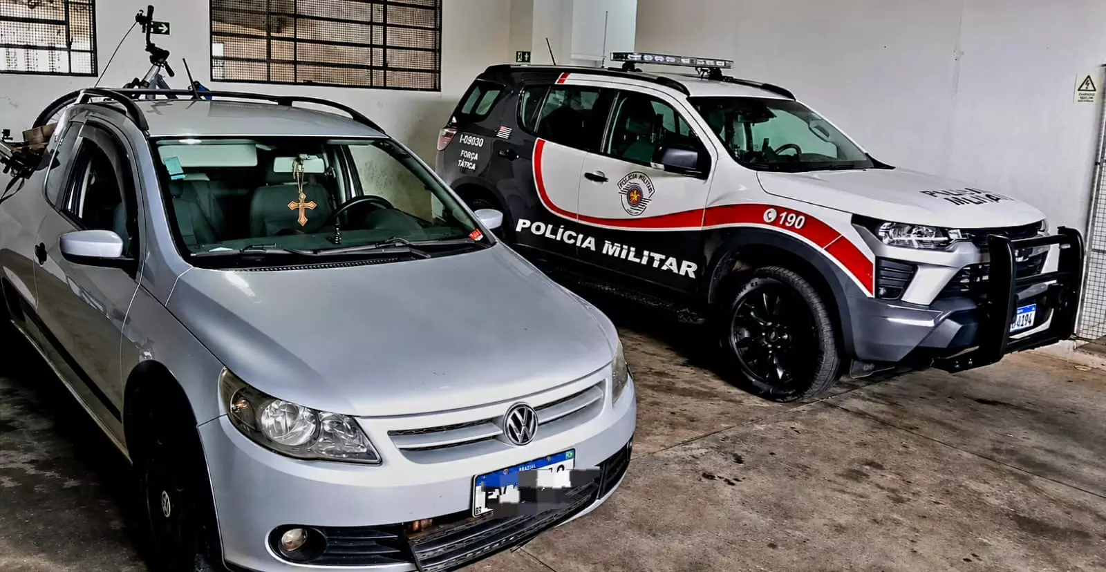 Dupla é presa com veículo furtado em favela de Marília